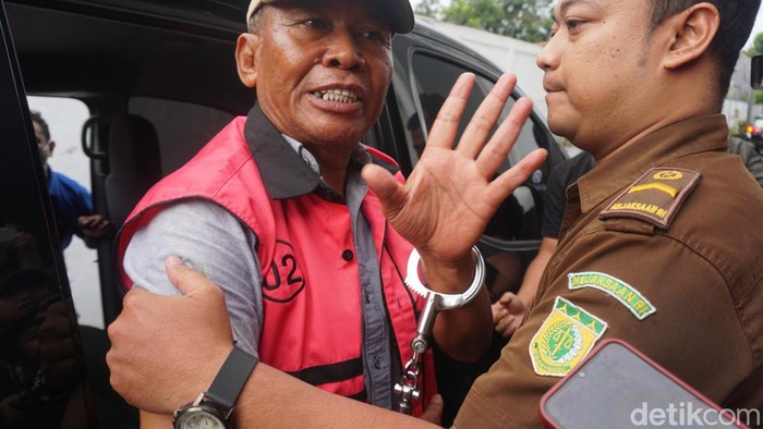 kades lolawang dijemput paksa kejari mojokerto