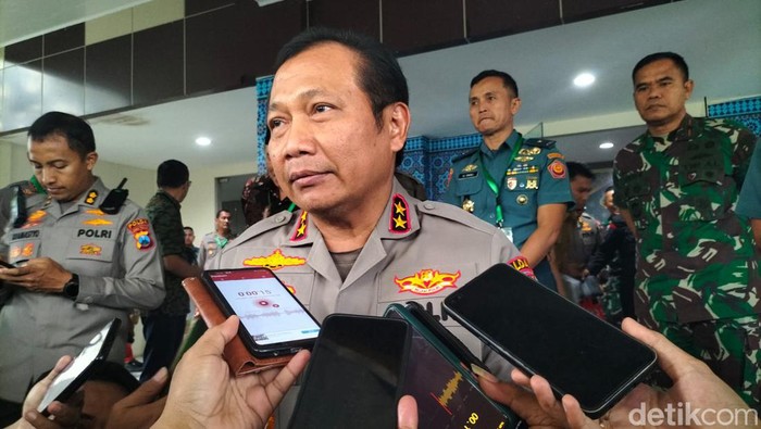 Sebanyak 19.154 personel gabungan akan disiagakan dalam pengamanan mudik Lebaran 2023. Forkompinda Jatim berharap mudik Lebaran ini berjalan lancar dan aman.