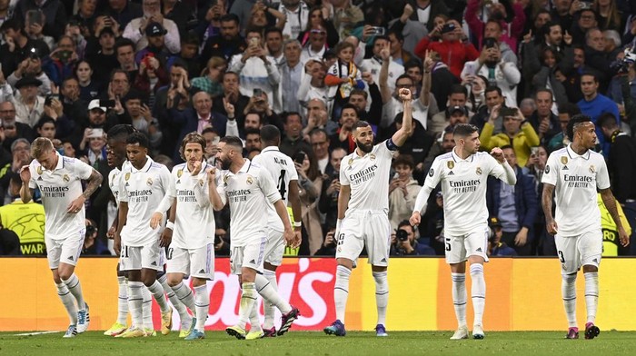 Real Madrids French forward Karim Benzema (3R) celebrates scoring the opening goal during the UEFA Champions League quarter final first leg football match between Real Madrid CF and Chelsea FC at the Santiago Bernabeu stadium in Madrid on April 12, 2023. (Photo by OSCAR DEL POZO / AFP) (Photo by OSCAR DEL POZO/AFP via Getty Images)