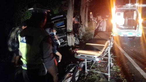 Kecelakaan lalu lintas melibatkan pemotor dan mobil pikap di jalur Denpasar-Gilimanuk, tepatnya di Desa Candikusuma, Kecamatan Melaya, Kabupaten Jembrana, Bali, Kamis (13/4/2023). (Foto: Istimewa)