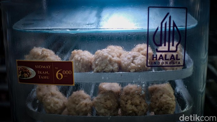 Kelontong Modern Kekinian Ini Fix Kantongi Sertifikat Halal Gerai FamilyMart, FamiCafe, dan FamiSuper menjadi Gerai penyedia makanan dan minuman (F&B) pertama di Indonesia yang mengantongi sertifikat halal.