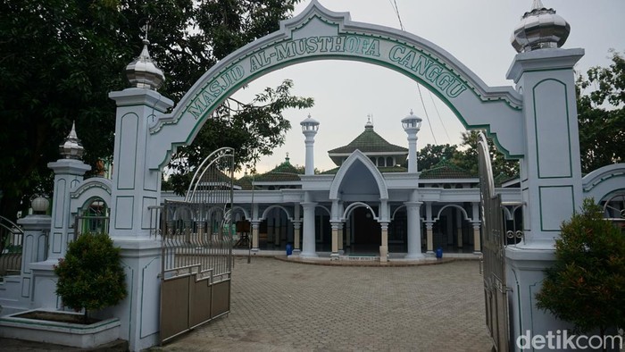 KH Musthofa, Ulama Berjuluk Kiai Tiban di Mojokerto