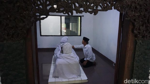 KH Musthofa, Ulama Berjuluk 'Kiai Tiban' di Mojokerto