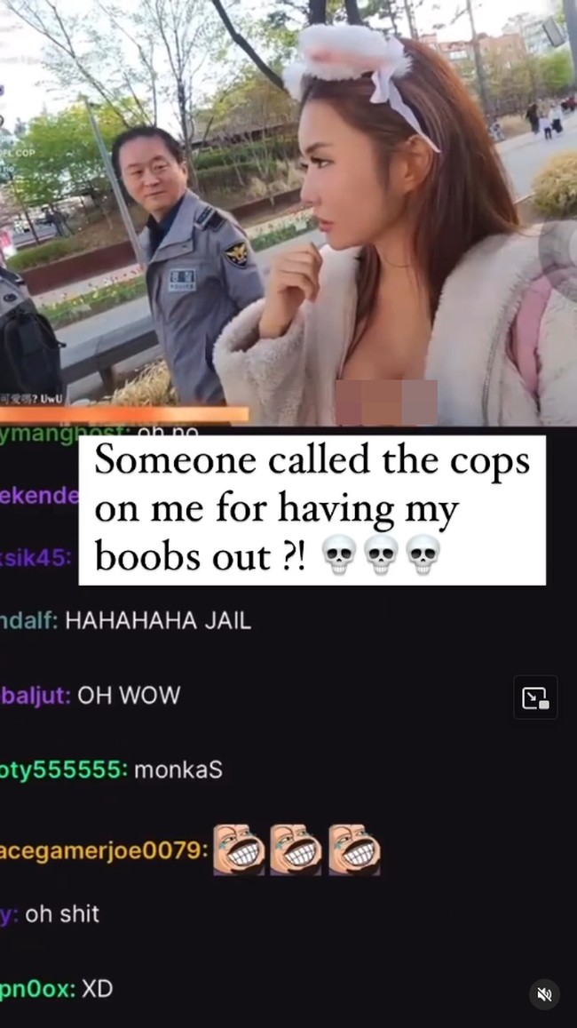 Setelah mengetahui maksud kedua petugas yang merujuk pada cara berbusananya, Kiaraakitty menjelaskan bahwa penampilannya hanya sebuah cosplay. Ia mengaku akan pergi ke pesta cosplay kemudian meminta maaf dan meminta dimaklumi karena pertama kali datang ke Korea. Aku tidak pernah ke Korea sebelumnya, aku tidak tahu hukum kalian, tuturnya.Foto: Instagram @kiaraakitty