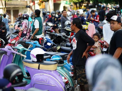 Komunitas Pati Skuteran Plat K di Kabupaten Pati, Jawa Tengah, Rabu (13/4/2023).