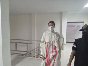 Bule Rusia Berpose Bugil di Pohon Kayu Putih Segera Diusir dari Bali