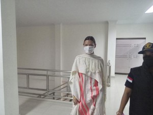 Imigrasi Segera Deportasi WN Rusia yang Pose Bugil di Pohon Sakral Bali