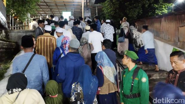 makam sunan giri