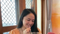 Marshana sendiri selalu menjaga pola makan. Ia kerap mengonsumsi jus sayur untuk mendapatkan nutrisi yang dibutuhkan tubuh. Foto: Instagram @marshanda99