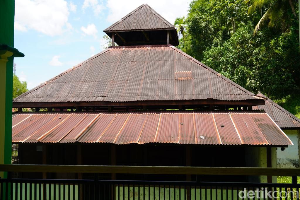 Masjid Kuno Lamuru dan Kompleks Pemakaman Raja-raja Lamuru