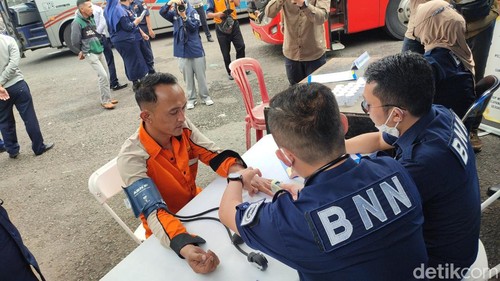 Masuk Terminal Ciamis Jelang Mudik, Sopir Bus Dites Urin dan Kesehatan