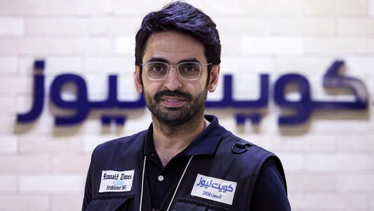 Media Kuwait Perkenalkan Presenter Berita dengan Teknologi AI Kuwait News services managing partner Abdullah Boftain poses for a photo at their offices in Kuwait City on April 10, 2023. - The Kuwaiti media outlet has unveiled a virtual news presenter generated using artificial intelligence, with plans for it to read online bulletins.