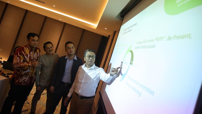 PT Asuransi Umum Mega Unit Syariah (Mega Insurance Syariah) mencatatkan kontribusi premi sebesar Rp67,5 miliar pada 2022, tumbuh 198 persen dari tahun sebelumnya sebesar Rp22,6 miliar.  Demikian pada kuartal I 2023, Mega Insurance Syariah membukukan konstribusi premi sebesar Rp22,7 miliar, tumbuh 102 persen dibandingkan periode yang sama tahun lalu.  Secara portofolio bisnis, 82 persen merupakan lini produk asuransi kendaraan, travel sebanyak 9 persen, properti 7 persen, dan sisanya pada lininasuransi non kendaraan bermotor.