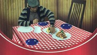 Bukan potret keluarga, netizen ini mengedit gambar kaleng Khong Guan dengan potret seorang lelaki. Anehnya lagi, lelaki itu tak makan biskuit melainkan risol. Foto: Instagram @januisme