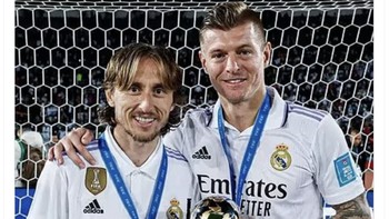 Modric dan Kroos masih menguasai lini tengah Real Madrid sejak tahun 2014 dan telah menorehkan banyak gelar. Foto: Twitter