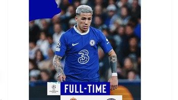 Akun resmi Chelsea hanya menulis kalah di leg pertama. Foto: Twitter