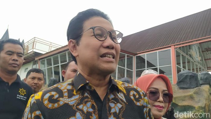 Mendes PDTT Abdul Halim Iskandar saat berada di destinasi wisata Negeri Kahyangan, Wonolelo, Sawangan, Kabupaten Magelang, Kamis (13/4/2023).