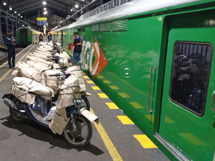 Motor-motor yang akan diberangkatkan melalui program mudik motor gratis di Stasiun Lempuyangan, Kota Jogja, Kamis (13/4/2023).