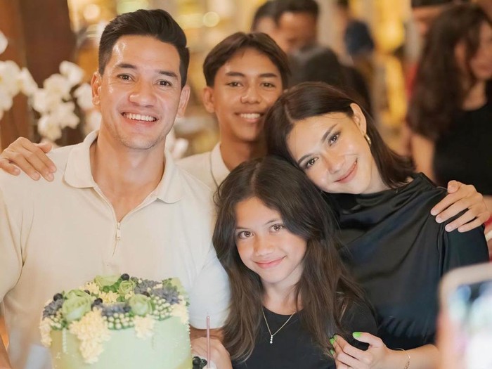 Nana Mirdad merayakan ulang tahunnya ke-38.