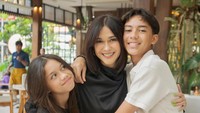 Mereka meminta Nana Mirdad untuk selalu bersyukur karena punya keluarga yang selalu mendukungnya. Foto: instagram