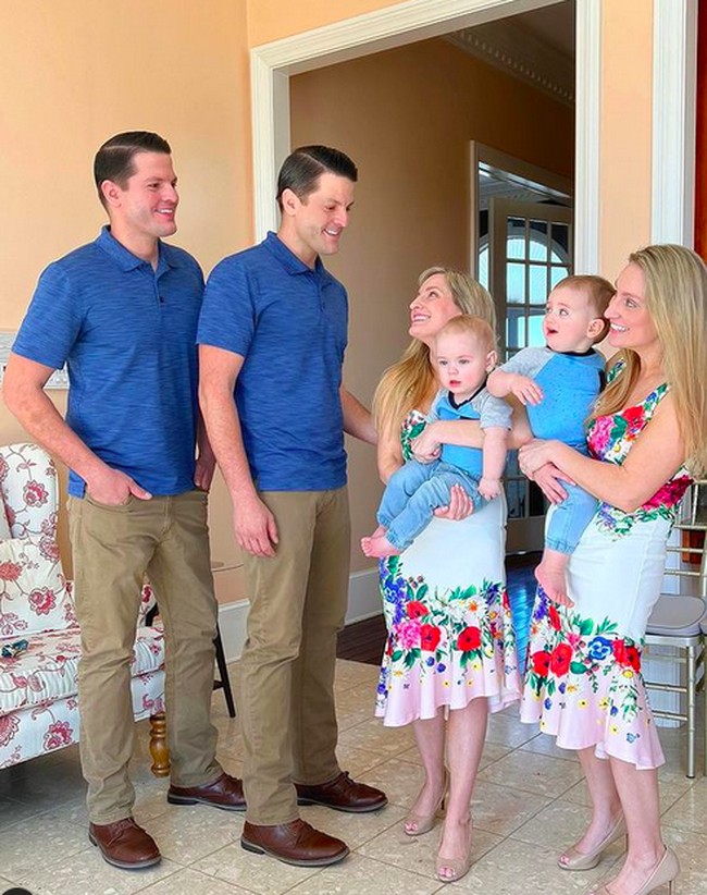 Meski bahagia, mereka kadang menemukan tantangan tersendiri, terutama untuk soal memberi kado. Kerap kali, kado yang diberikan bisa sama karena mereka punya kesukaan yang sama. Kadang kami berempat suka stres karena harus lebih kreatif dalam mencari hadiah, ungkap Britanny. (Foto: Instagram/@salyerstwins)