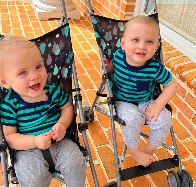 Dalam hubungan kekeluargaan, Jett dan Jax memang bersepupu. Namun, mereka lebih mirip laiknya kakak-beradik. Menurut situs medis WebMD, hubungan darah seperti ini mendapat julukan quaternary twins. Kondisi tersebut bisa menyebabkan kemiripan secara fisik, walau orangtua mereka berbeda atau memiliki DNA yang tak sama. (Foto: Instagram/@salyerstwins)