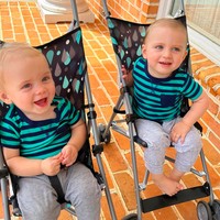 Dalam hubungan kekeluargaan, Jett dan Jax memang bersepupu. Namun, mereka lebih mirip laiknya kakak-beradik. Menurut situs medis WebMD, hubungan darah seperti ini mendapat julukan quaternary twins. Kondisi tersebut bisa menyebabkan kemiripan secara fisik, walau orangtua mereka berbeda atau memiliki DNA yang tak sama. (Foto: Instagram/@salyerstwins)