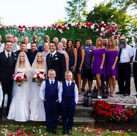 Seperti dikabarkan People, dua bersaudari asal Delaware, AS, ini bertemu Josh dan Jeremy di Twins Day Festival yang berlangsung di Twinsburg, Ohio, pada 2017. Setahun kemudian di acara yang sama, Brittany menikahi Josh, dan Briana bersama Jeremy. Saking uniknya, seremoni pernikahan mereka sempat diabadikan dalam program TV yang tayang di TLC. (Foto: Instagram/@salyerstwins)