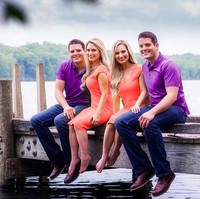 Setelah resmi menjadi suami-istri, pasangan suami-istri kembar ini lantas menjalani pernikahan yang disebut quaternary marriage. Hanya ada 300 quaternary marriage yang diketahui dalam sejarah dunia, kata Briana kepada NBC News tahun lalu. (Foto: Instagram/@salyerstwins)