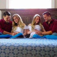 Pada awal 2021, Brittany dan Josh terlebih dulu menyambut buah hati pertama yang dinamai Jett. Sembilan bulan kemudian, giliran Briana dan Jeremy yang menjadi orangtua setelah dikaruniai seorang putra juga bernama Jax. (Foto: Instagram/@salyerstwins)