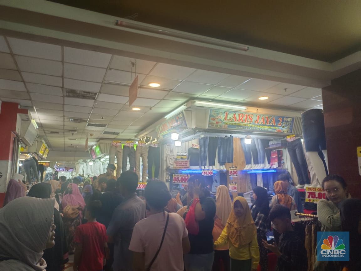 Pasar tanah abang. (CNBC Indonesia/Martya Rizki)