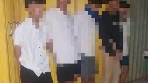 Lima pelajar di Mataram tertangkap main judi domino di depan toko, Rabu (12/4/2023) malam.