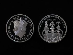 Melihat Koin Baru Inggris Bergambar Raja Charles III