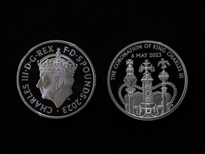 Melihat Koin Baru Inggris Bergambar Raja Charles III