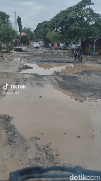 10 Potret Jalan Di Lampung Yang Rusak Parah, Sudah Mirip Waterboom