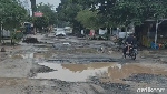 10 Potret Jalan di Lampung yang Rusak Parah, Sudah Mirip Waterboom