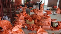 Peningkatan itu sampai 50 persen lebih dibandingkan hari biasa dan diprediksi terus mengalami kenaikan.  