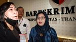 Potret Wanita Histeris di Rapat DPR-Kapolri Datangi Bareskrim