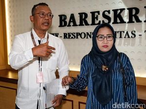 Potret Wanita Histeris di Rapat DPR-Kapolri Datangi Bareskrim
