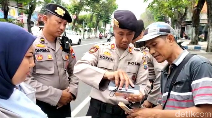 razia penjaja uang baru