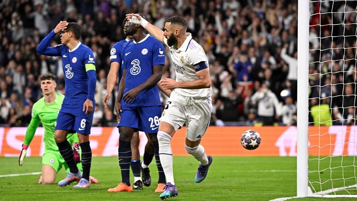 Real Madrids French forward Karim Benzema celebrates scoring his teams first goal during the UEFA Champions League quarter final first leg football match between Real Madrid CF and Chelsea FC at the Santiago Bernabeu stadium in Madrid on April 12, 2023. (Photo by JAVIER SORIANO / AFP) (Photo by JAVIER SORIANO/AFP via Getty Images)