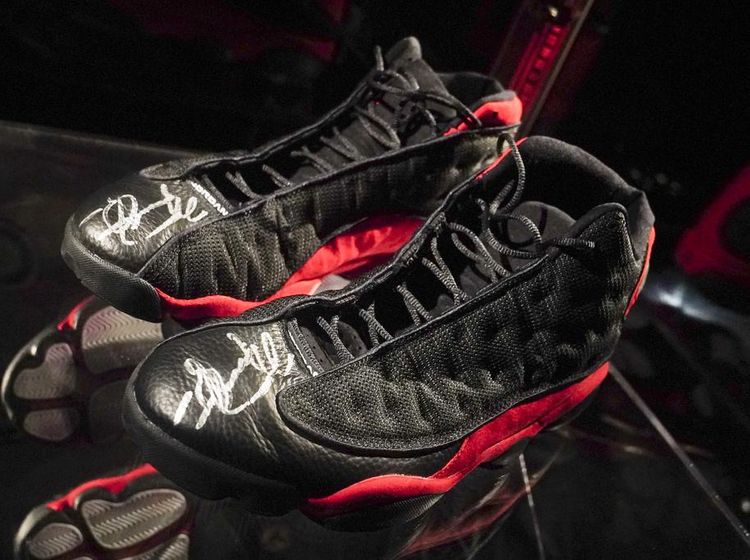 Rekor! Sepatu Michael Jordan di Final NBA 1998 Terjual Rp 33 Miliar