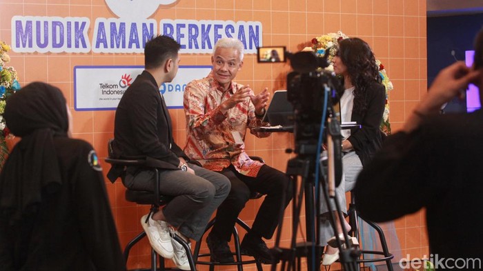 Menhub Budi Karya Sumadi hingga Gubernur Jateng Ganjar Pranowo menghadiri acara kick off program Mudik Aman Berkesan 2023 yang dinisiasi detikcom.
