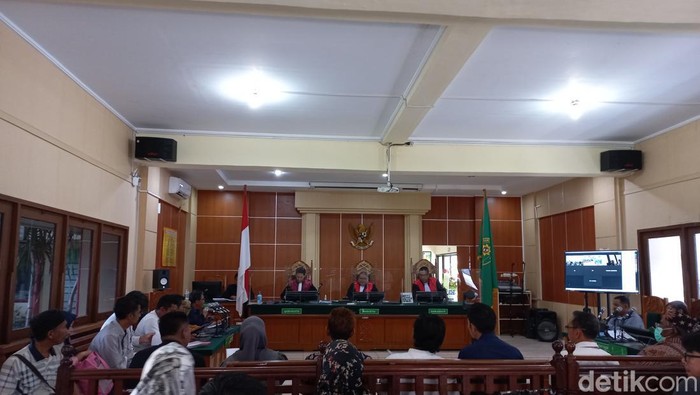Sidang gugatan warga Jambi terkait batu bara