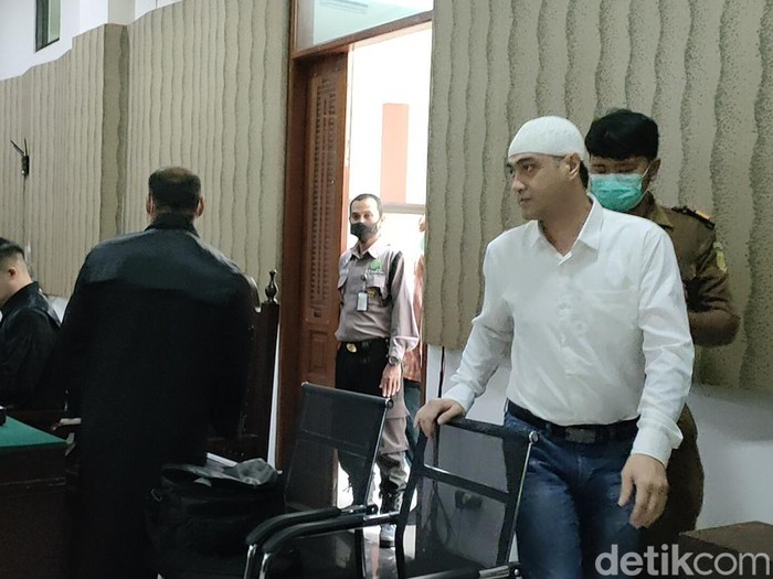 Sidang KDRT Venna Melinda dengan agenda mendengar saksi ahli dari pihak terdakwa Ferry Irawan.