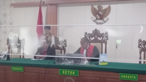 Hakim Ketua PN Denpasar Ida Bagus Bamadewa memutuskan untuk menunda sidang praperadilan kasus korupsi SPI di Unud dengan I Made Yusnantara sebagai pemohon dan Kejati Bali sebagai pihak termohon, Kamis (13/4/2023).
