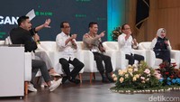 Hadir dalam diskusi tersebut Menteri Perhubungan Budi Karya Sumadi, Kakorlantas Polri Irjen Pol Firman Santyabudi, Dirut Jasa Marga Subakti Syukur, Dirut ASDP Indonesia Ferry, Ira Puspadewi, dan pengamat transportasi Djoko Setijowarno. 