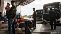 Mayoritas pemudik mengajak keluarganya.
