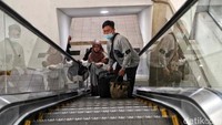 Pemudik terus berdatangan untuk menaiki bus dari terminal yang terletak di Jakarta Timur tersebut.