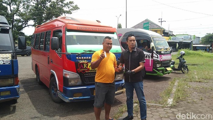 Tes urine sopir dan kondektur di Majalengka, Kamis (13/4/2023).